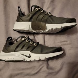 Brand New Kids Prestos Size 4